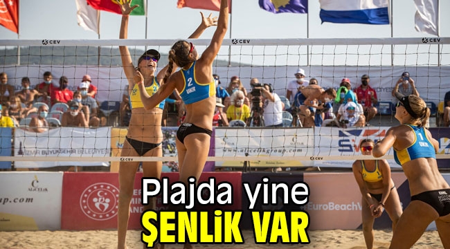 İzmir'de plajda yine şenlik var