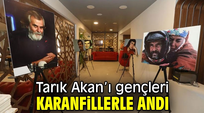 Tarık Akan'ı gençleri karanfillerle andı 