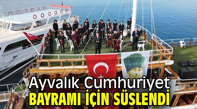 Ayvalık Cumhuriyet Bayramı için süslendi