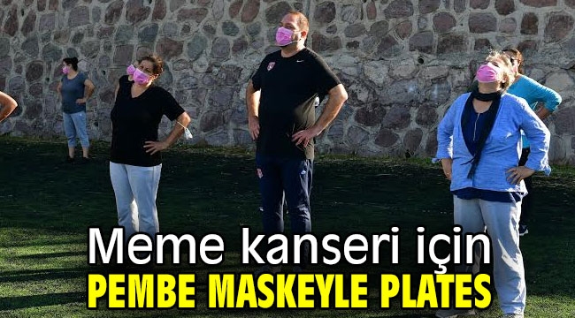 Başkan Gümrükçü pembe maske dağıttı