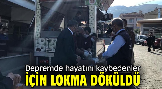 Depremde hayatını kaybedenler için lokma döküldü