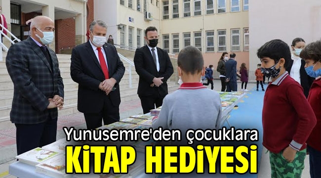 Yunusemre'den çocuklara kitap hediyesi