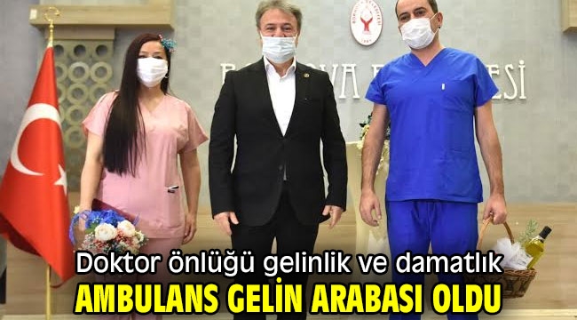 Doktor önlüğü gelinlik ve damatlık, ambulans gelin arabası oldu