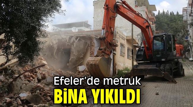 Efeler'de metruk bina yıkıldı