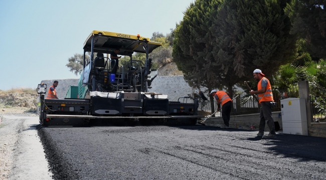 Kuşadası Belediyesi İkiçeşmelik Mahallesi'nde yol yapımına başladı 