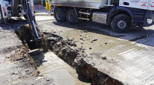 Ayvalık Belediyesi Fen İşleri ekipleri drenaj hattı çalışması başlattı