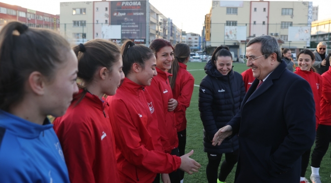 Konak'ın Kadın Futbol Takımı'ndan şampiyonluk sözü