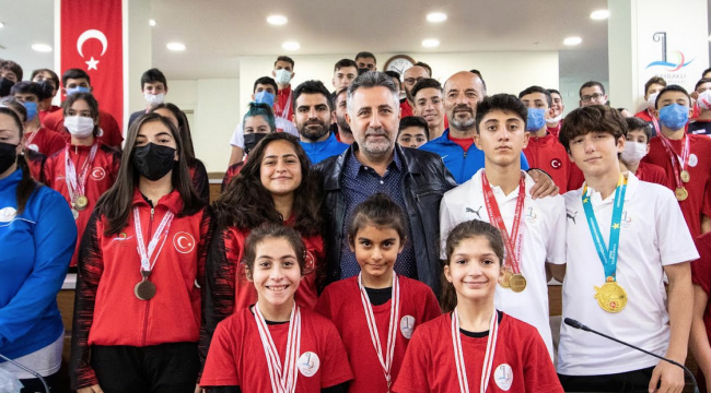 Atletizmde Bayraklı farkı