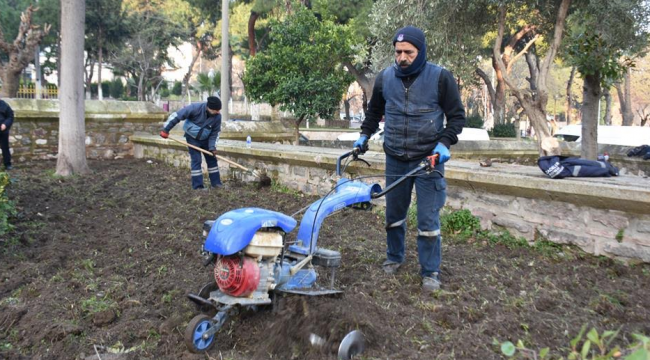 Şehzadeler Belediyesi Muradiye Camisi'nin bahçesinde peyzaj çalışması başlattı