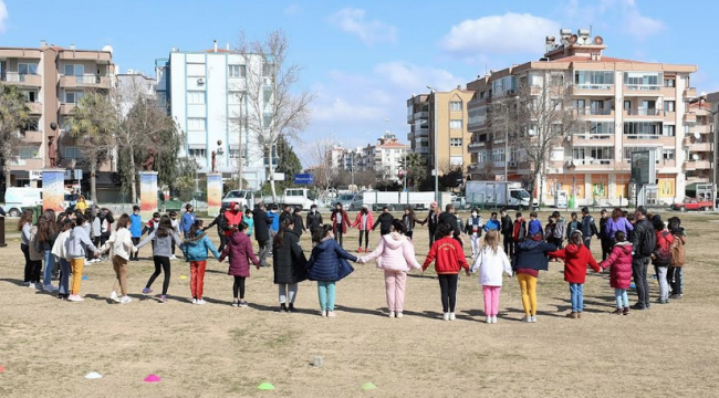 Nesiller, sokak oyunlarında buluştu