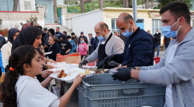 Başkan Oran, iftar sofrasında vatandaşlarla bir araya geliyor