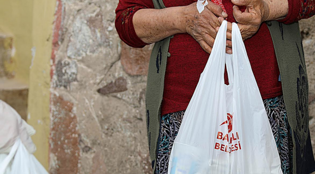 Bayraklı Belediyesinden 10 bin kişilik iftar paketi