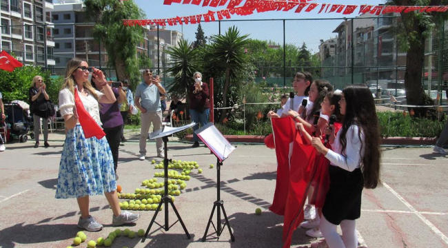 Karşıyaka Çocuk Korosu'ndan harika konser