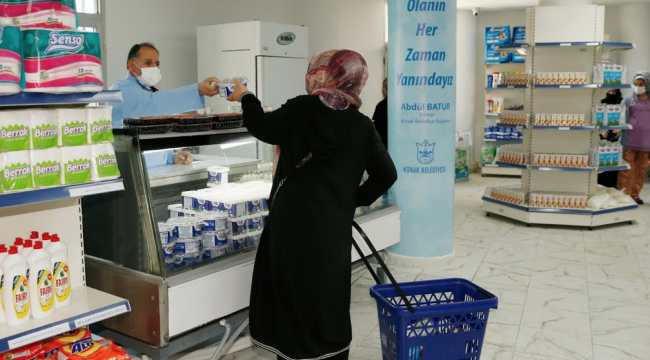 Konak'tan 11 bin 500 aileye Ramazan yardımı