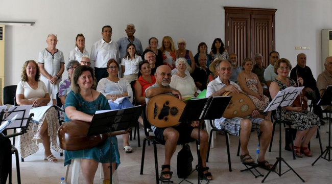 Ada'da müzik aşkı bir araya getirdi