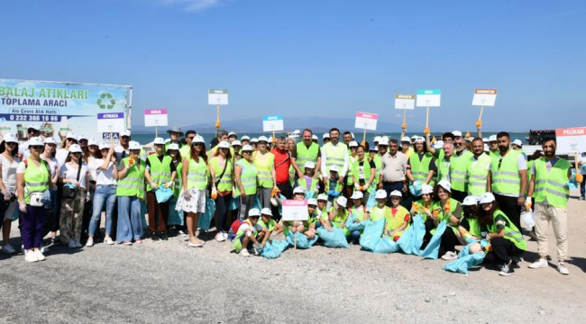 Çiğli'de kıyı ve deniz temizliği yapıldı