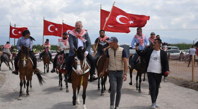 Menemen'de 8'inci kez düzenlenen Rahvan At Yarışları nefes kesti