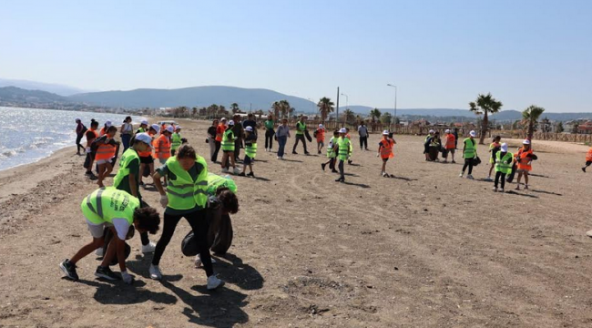 Urla çöpüne sahip çıktı!