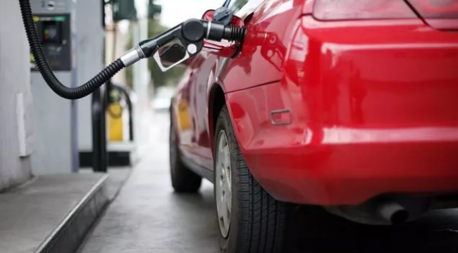 Petrol sert düşerken akaryakıt fiyatları… 