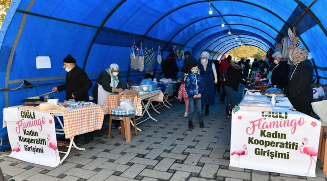 Çiğli'nin emektar kadınlarından öğrencilere burs desteği