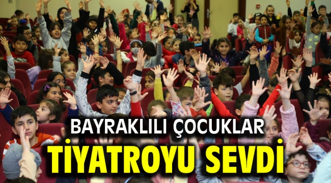 Bayraklılı çocuklar tiyatroyu sevdi