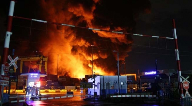 İskenderun Limanı'nda çıkan yangın sürüyor