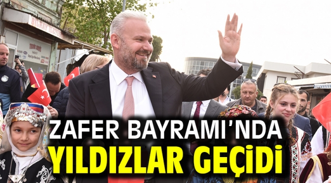 ZAFER BAYRAMI'NDA YILDIZLAR GEÇİDİ