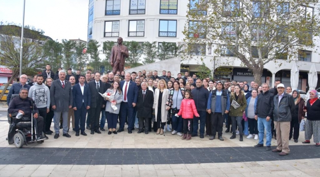 Çiçek'ten Miting Gibi Adaylık Başvurusu