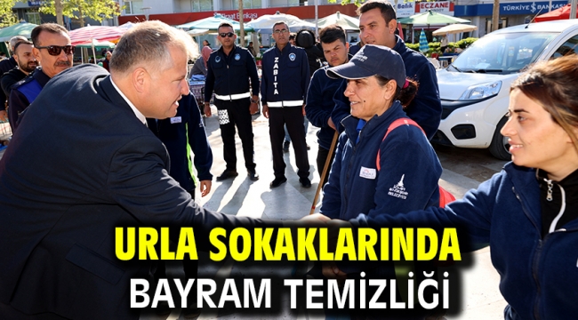 Urla Sokaklarında Bayram Temizliği