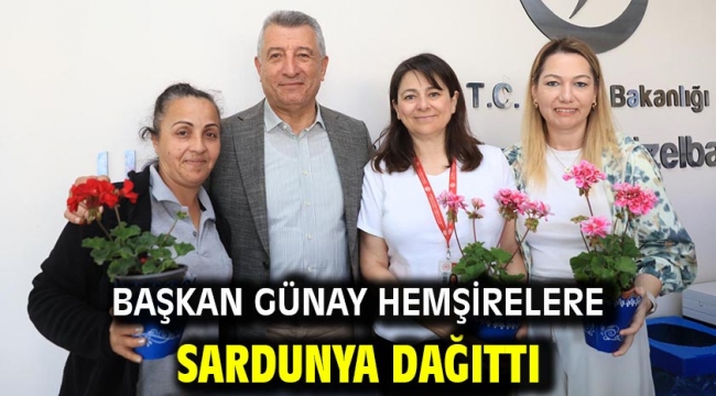 Başkan Günay Hemşirelere Sardunya Dağıttı