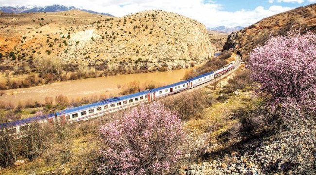 Turistik Tatvan Treni yola çıkıyor