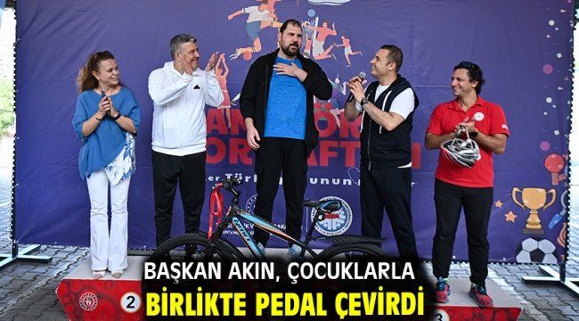 Başkan Akın, çocuklarla birlikte pedal çevirdi