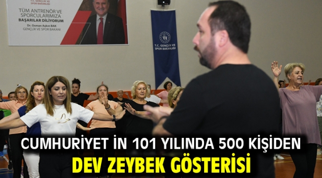 Cumhuriyet in 101 Yılında 500 kişiden dev zeybek gösterisi