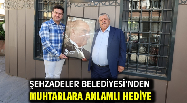 Şehzadeler Belediyesi'nden Muhtarlara Anlamlı Hediye