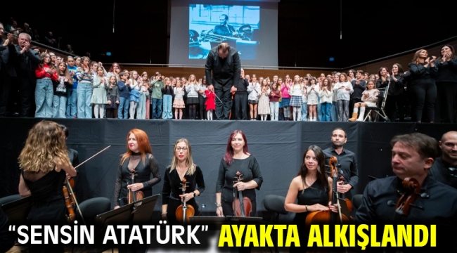 "Sensin Atatürk" ayakta alkışlandı