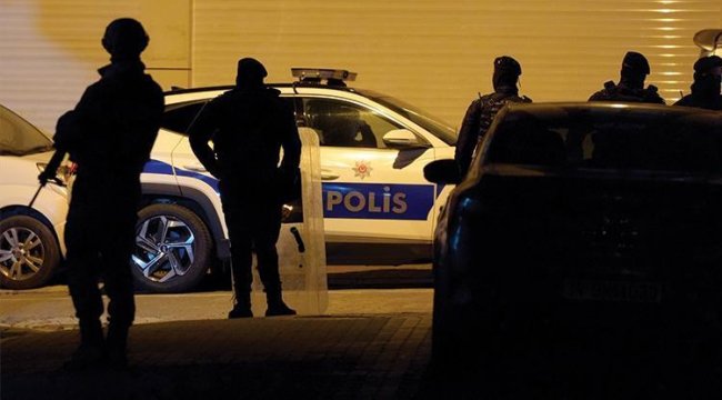 Esenyurt'ta bir şüpheli gözaltına alınmak istenince polis memurunu silahla yaraladı